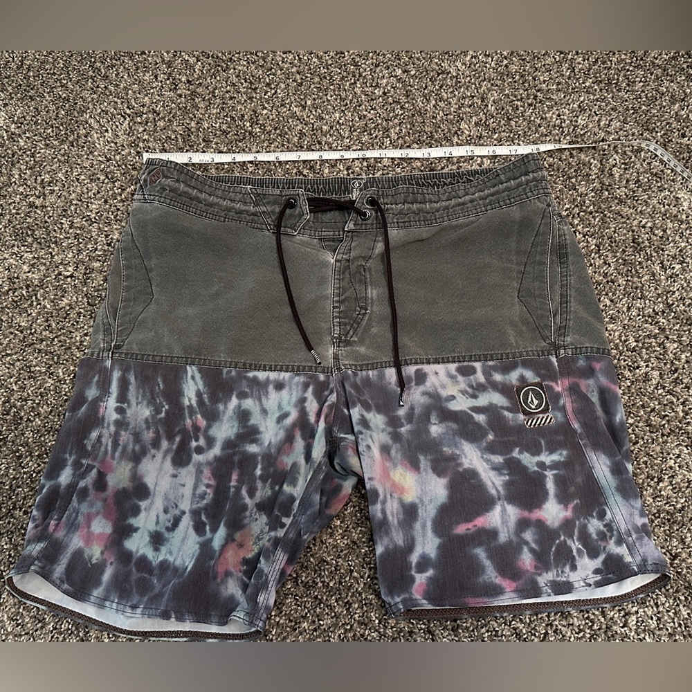 Volcom Men's Tie-Dye Hybrid Shorts - Black and Gray